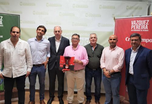 Representantes de Heineken junto al alcalde y el concejal de Turismo