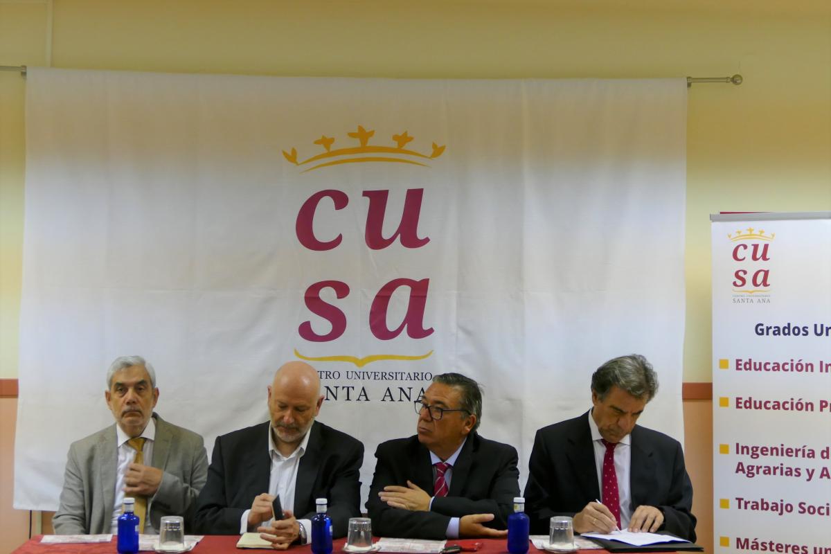 El alcalde destaca el crecimiento del Centro Universitario Santa Ana