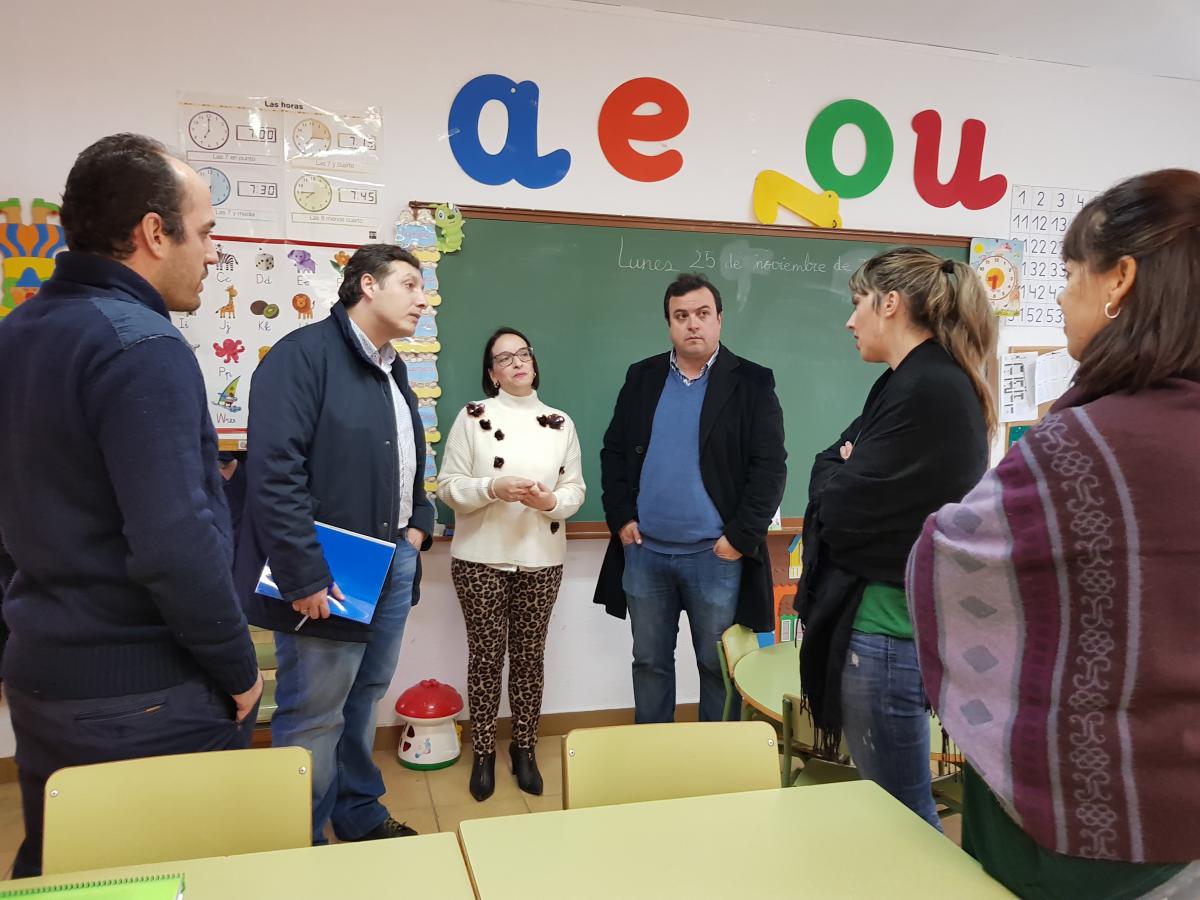 El alcalde y el delegado provincial de Educación visitan varios centros educativos