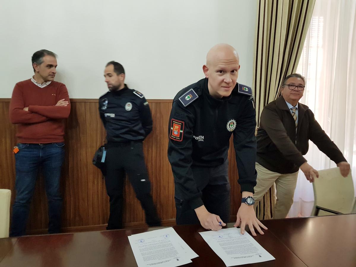 Dos nuevos agentes de Policía Local toman hoy posesión de sus plazas en Almendralejo