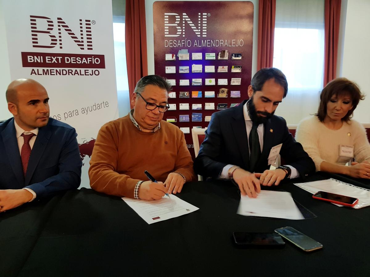 Ayuntamiento y BNI Desafío Almendralejo firman un convenio de colaboración