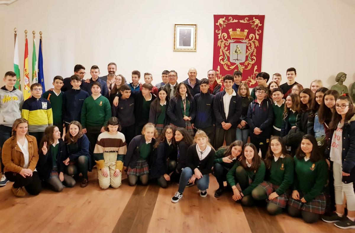 El alcalde da la bienvenida a los alumnos Erasmus del colegio Ruta de la Plata