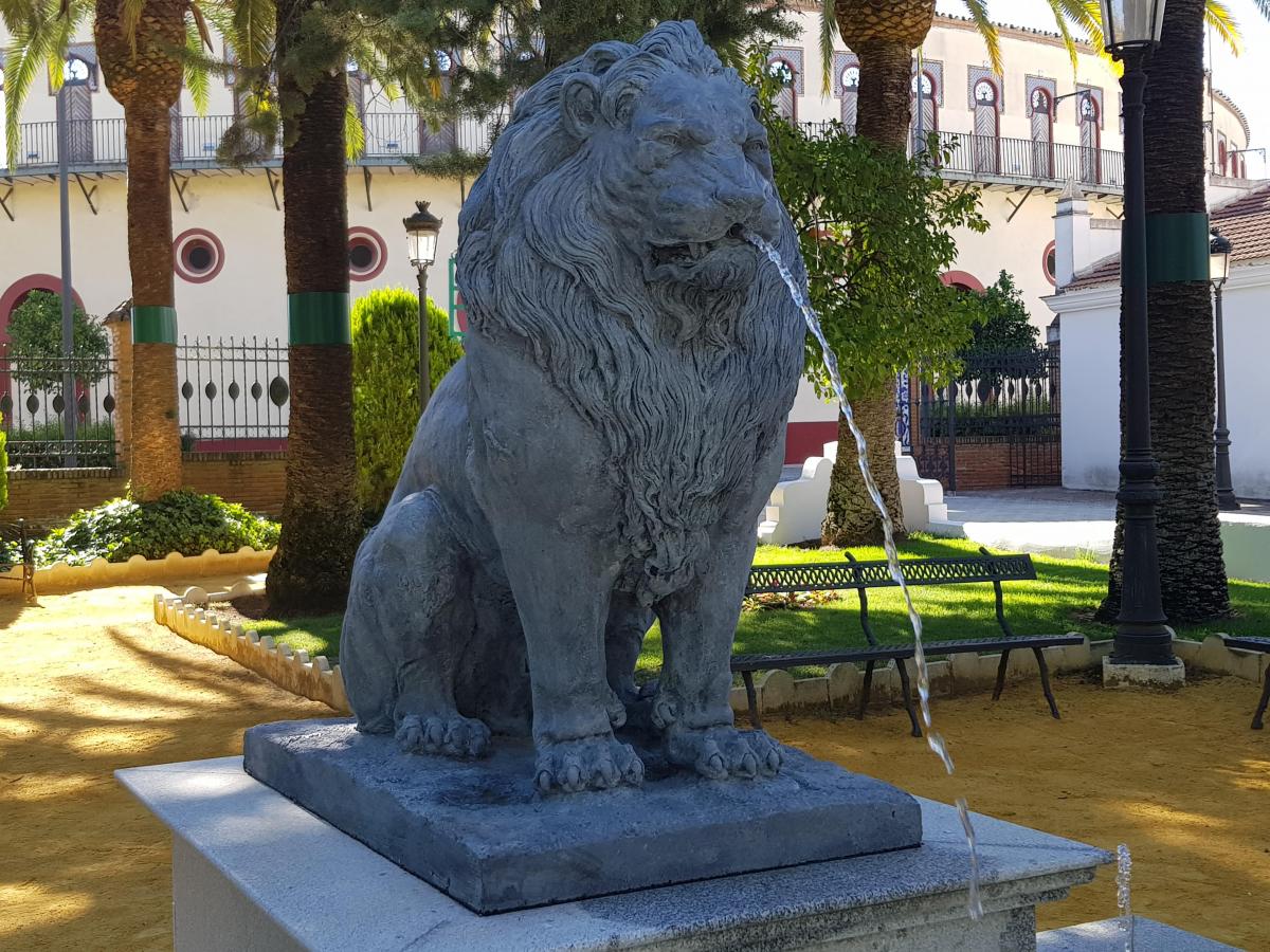 El alcalde inaugura la Fuente del León del Parque de la Piedad