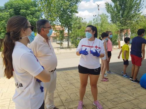 El alcalde visita los Espacios Educativos Saludables y la multideportiva de verano