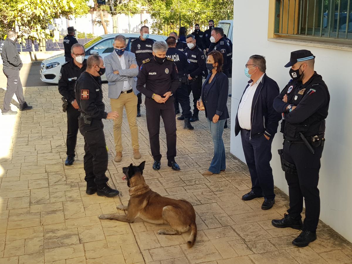 El alcalde inaugura el curso de perros detectores de drogas con policías locales llegados de toda España