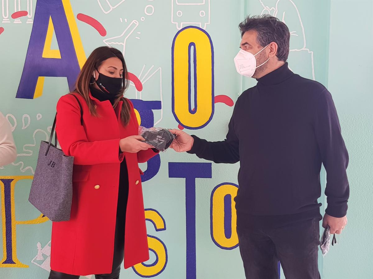 La Concejalía de Salud entrega más de mil mascarillas a estudiantes de Bachillerato con eslóganes sobre prevención de conductas adictivas
