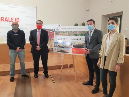 El alcalde y el presidente de la Diputación presentan el proyecto de mejora de la travesía de la carretera de La Fuente