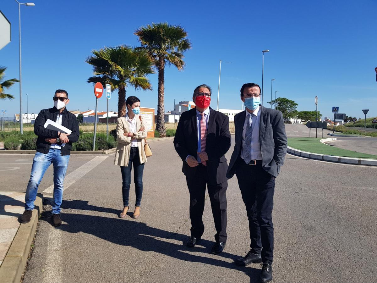 El alcalde y el presidente de la Diputación presentan el proyecto de mejora de la travesía de la carretera de La Fuente