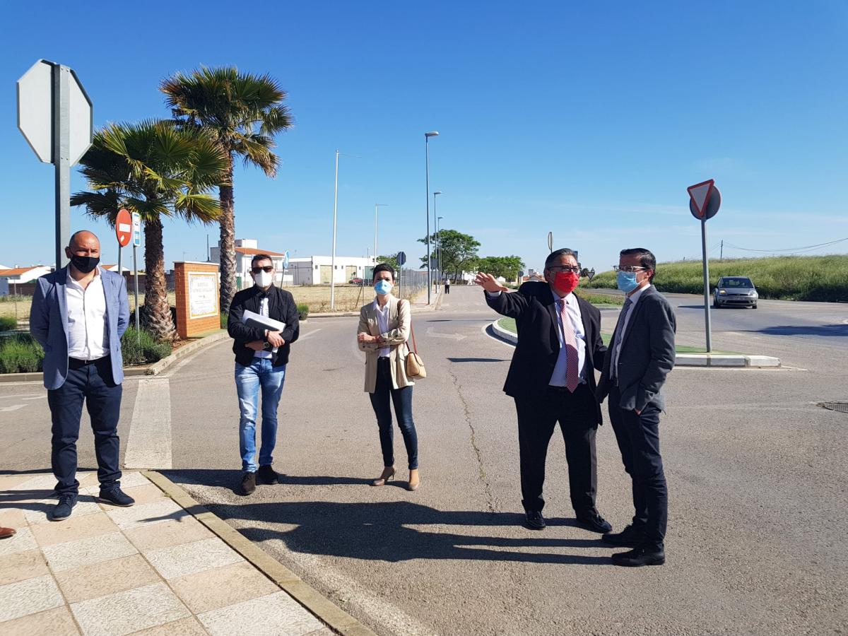 El alcalde y el presidente de la Diputación presentan el proyecto de mejora de la travesía de la carretera de La Fuente