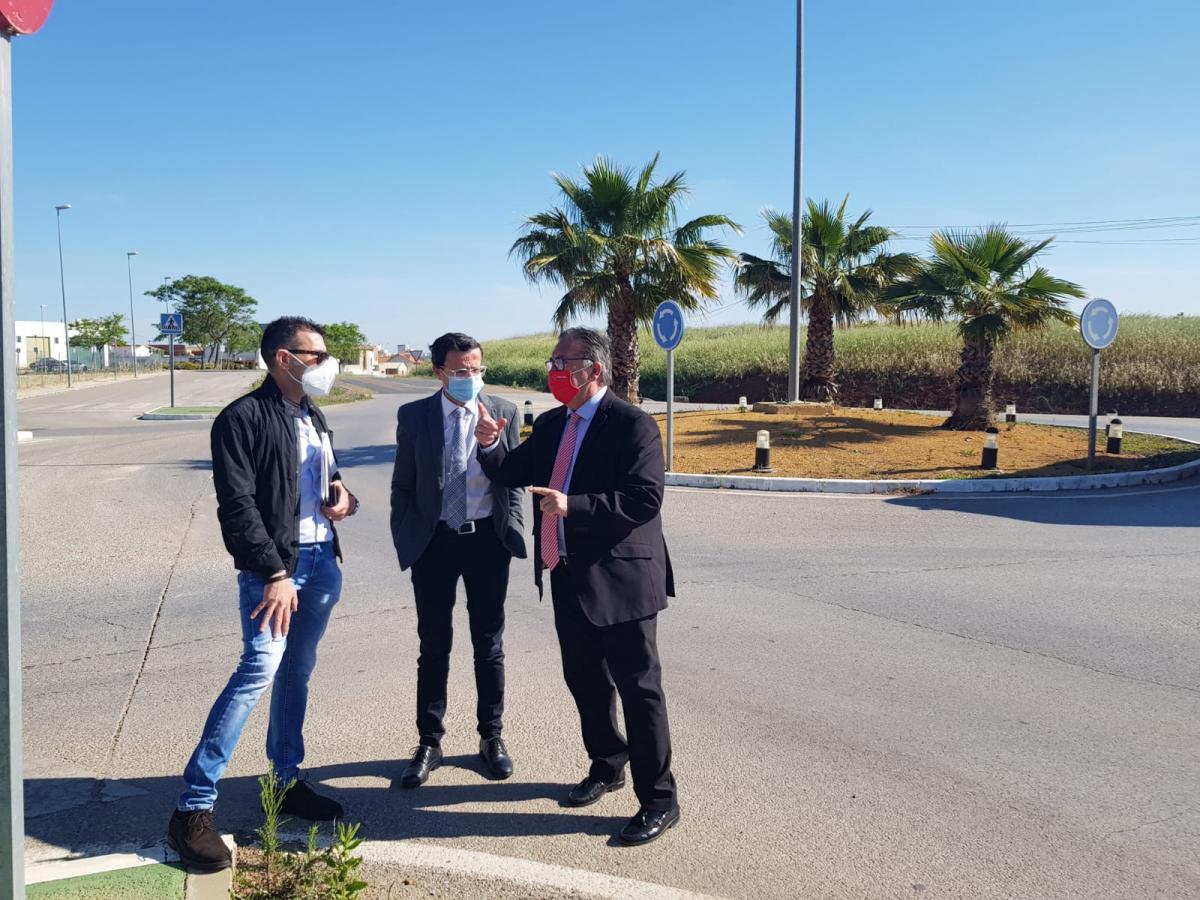 El alcalde y el presidente de la Diputación presentan el proyecto de mejora de la travesía de la carretera de La Fuente