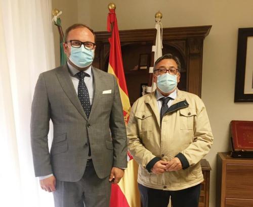 El alcalde se reúne con el ónsul general de Rumanía en Sevilla