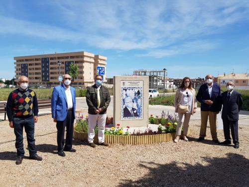 Inaugurado el parque con el monolito en homenaje al veterinario Ángel Cascón