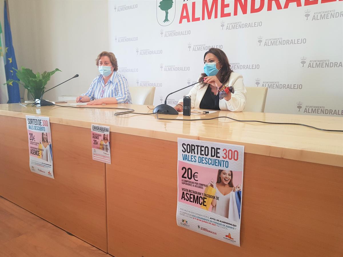 Ayuntamiento y Asemce sortean 300 cheques de 20 euros para gastar en los comercios adheridos