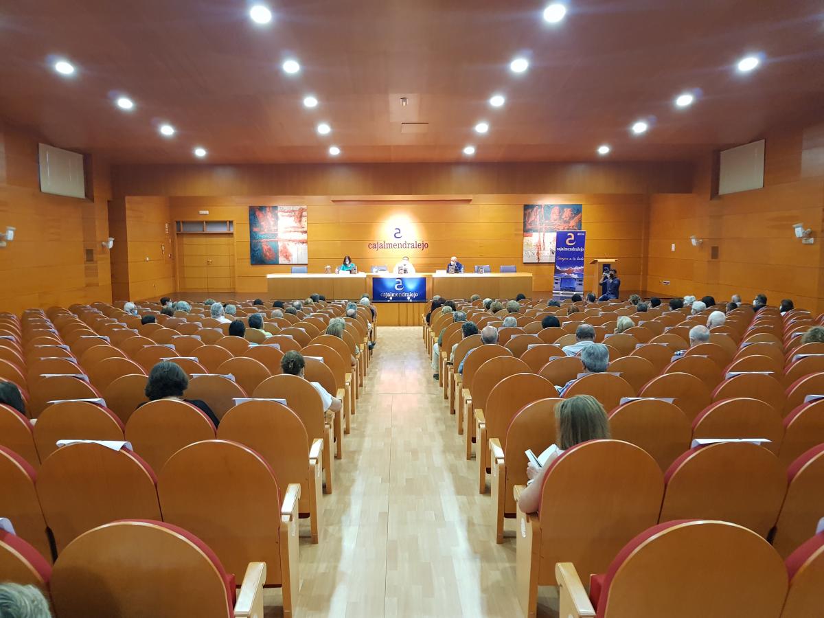 El cronista oficial presenta el libro “Crónicas almendralejenses de ayer y de hoy (2012-2014)”