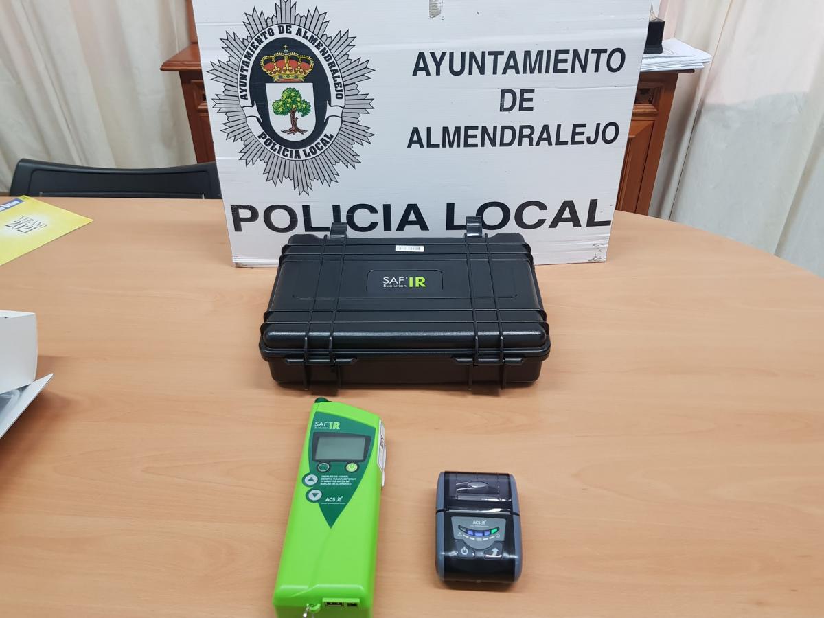 La Policía Local adquiere un nuevo etilómetro para las pruebas de alcoholemia