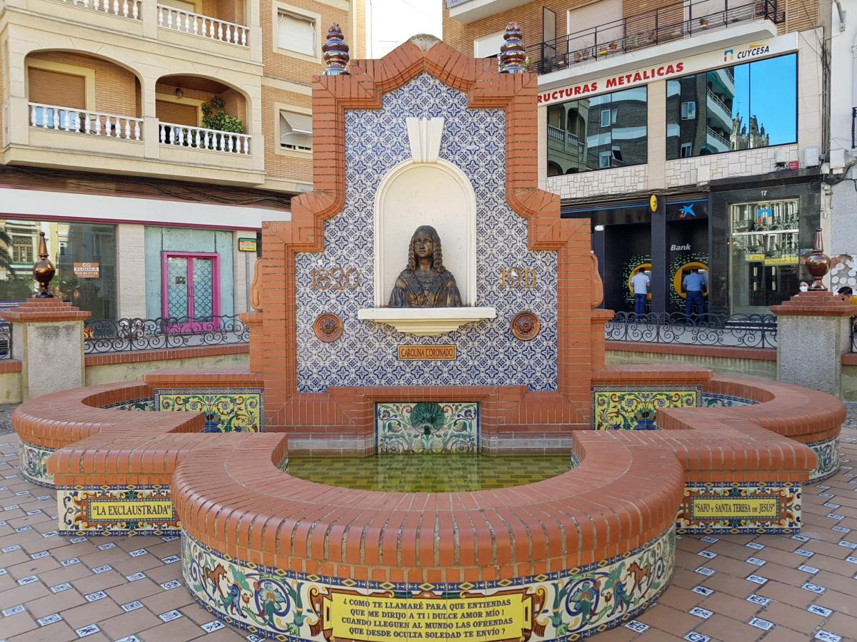 El Ayuntamiento arregla y repone los elementos ornamentales del Parque de Espronceda