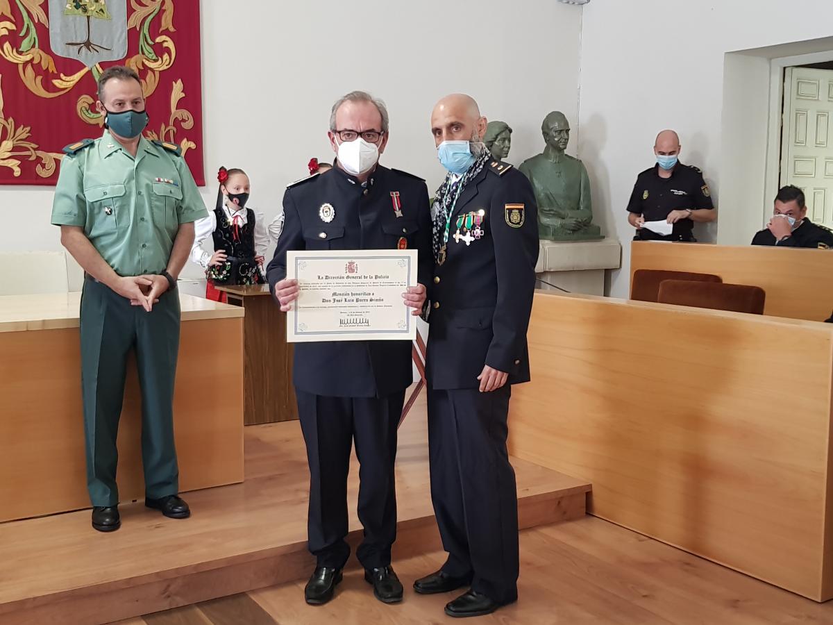 La Policía Nacional reconoce la labor del alcalde y el concejal de Seguridad Ciudadana