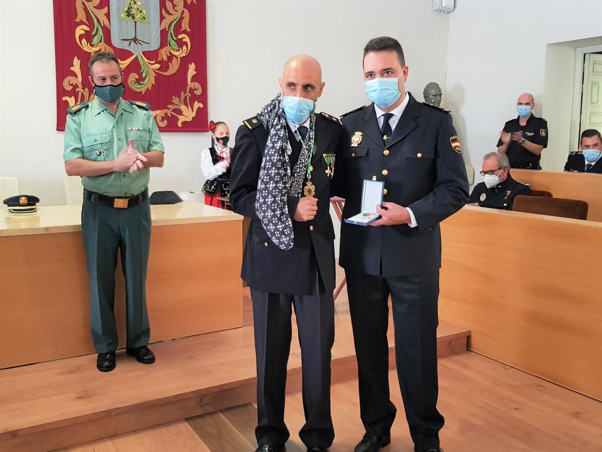 La Policía Nacional reconoce la labor del alcalde y el concejal de Seguridad Ciudadana