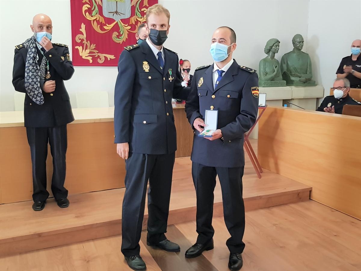 La Policía Nacional reconoce la labor del alcalde y el concejal de Seguridad Ciudadana