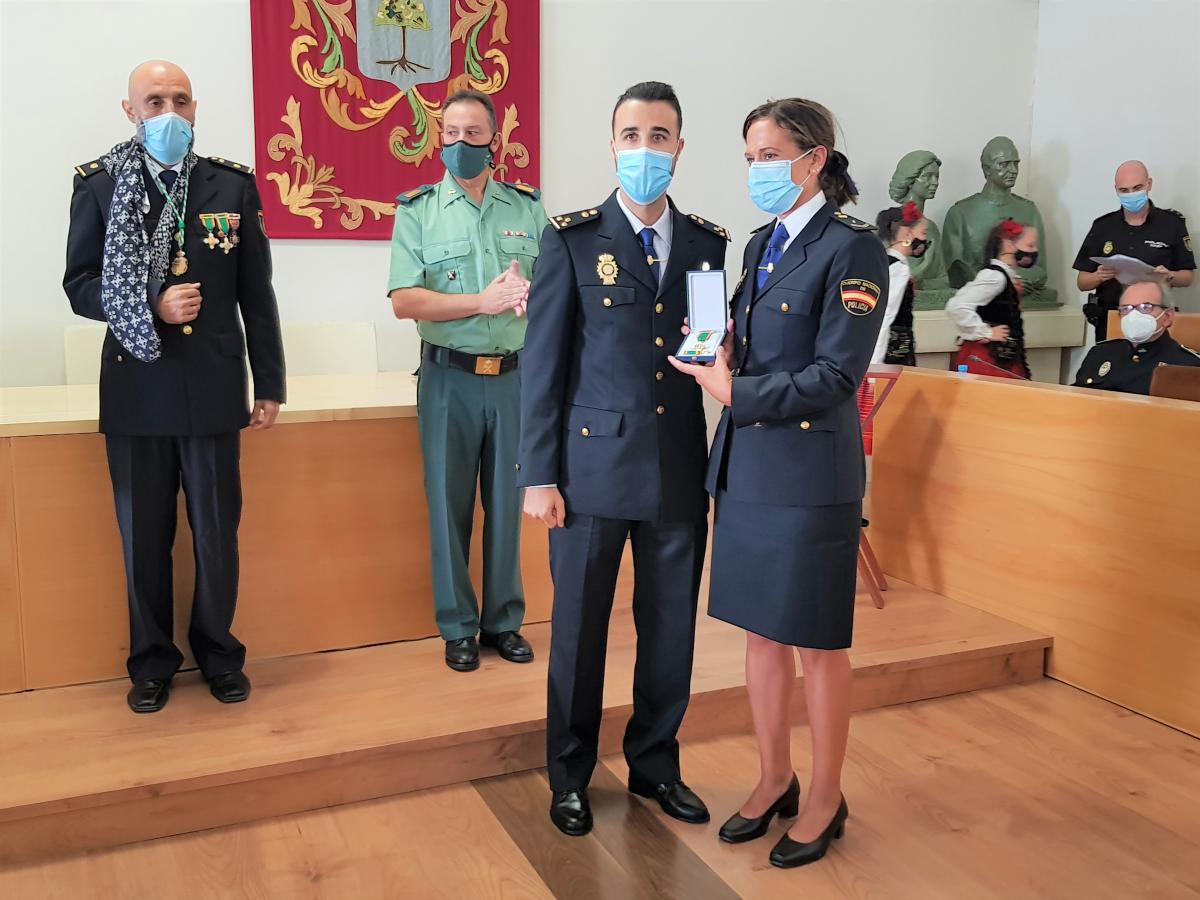 La Policía Nacional reconoce la labor del alcalde y el concejal de Seguridad Ciudadana