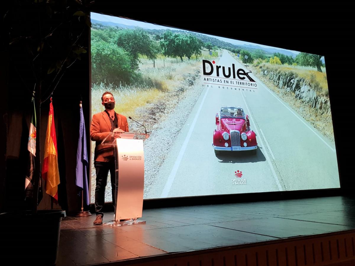 El Teatro Carolina Coronado acoge el estreno del documental que resalta el valor del programa ‘D’Rule’ de la Diputación de Badajoz