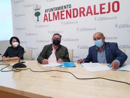 El Ayuntamiento y Unicef firman un convenio que reconoce a Almendralejo como 