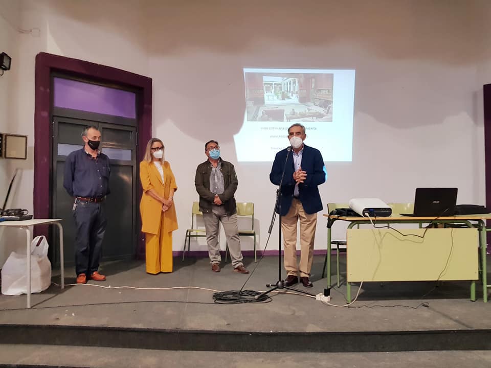 El alcalde asiste a la apertura del Curso de la Universidad de Mayores