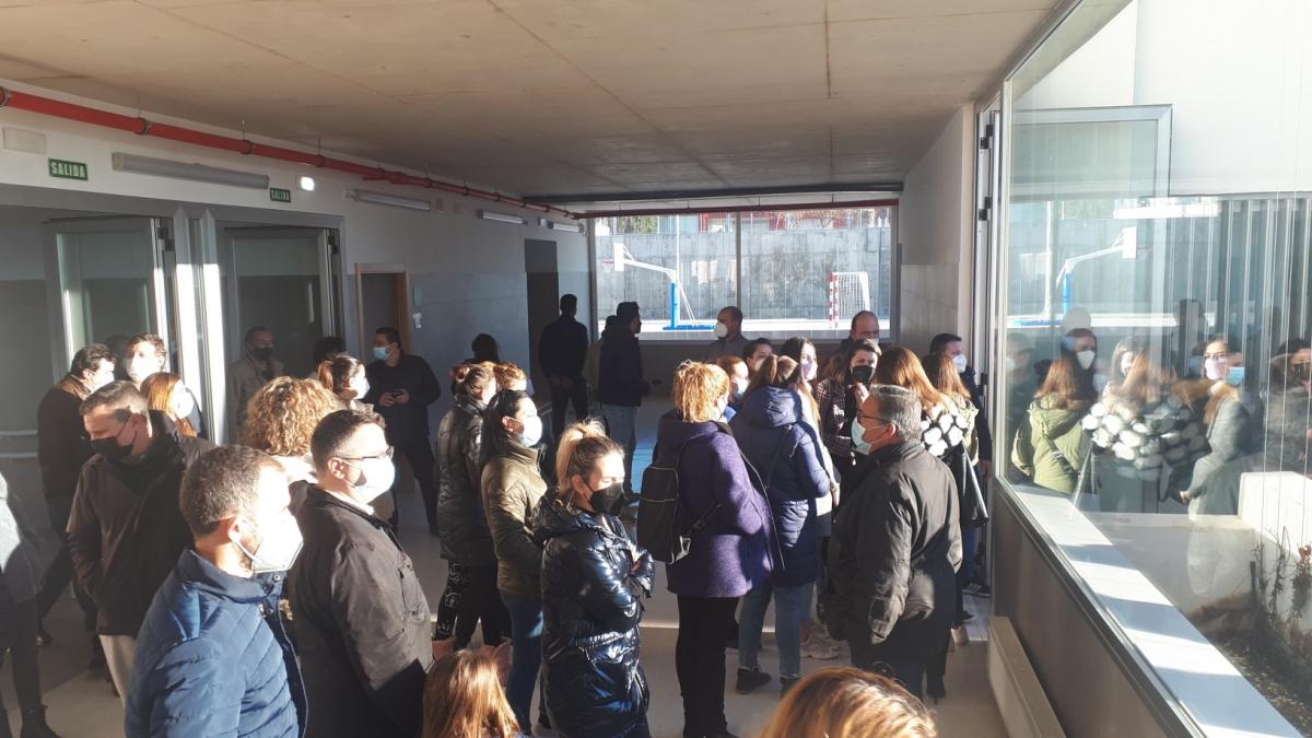 El alcalde visita el nuevo colegio Ortega y Gasset junto a los padres de los alumnos