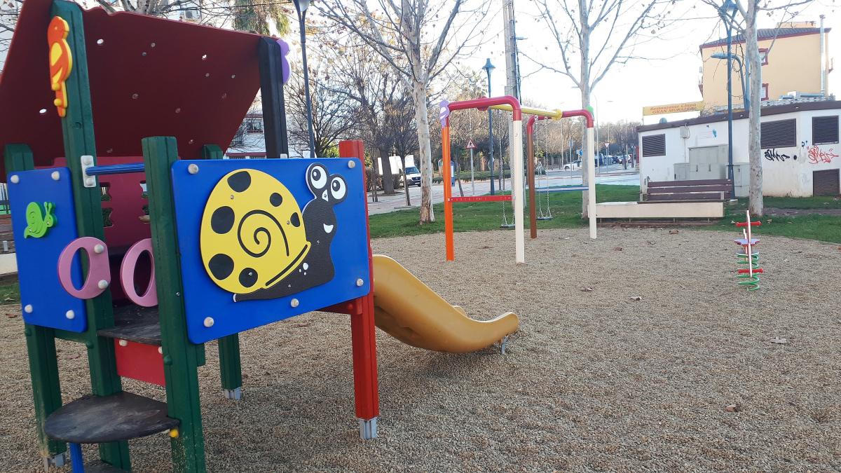 Los juegos infantiles del parque de la calle Jaraíz ya están disponibles