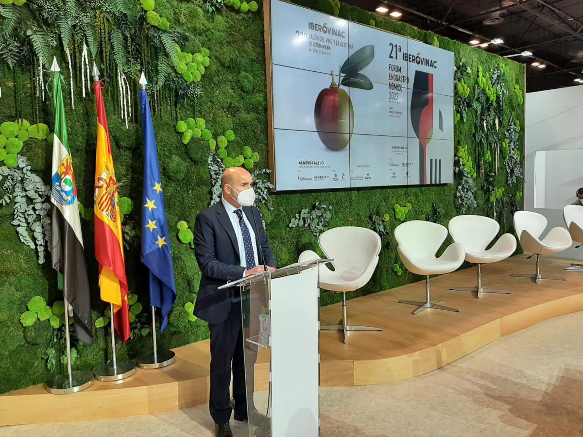 Almendralejo presenta IBEROVINAC 2022 en FITUR