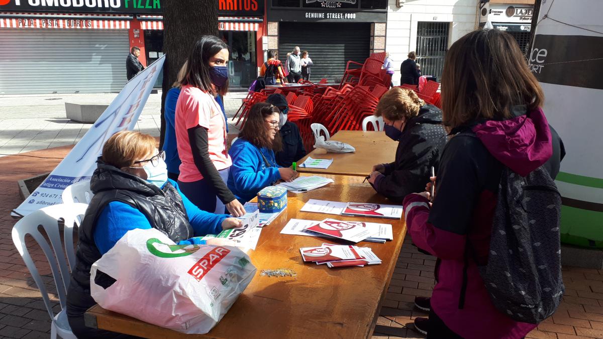 Cientos de mujeres participan en la Carrera de la Mujer