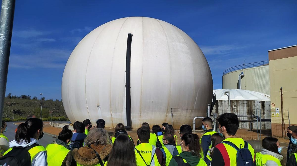 Estudiantes visitan la depuradora en el Día Mundial del Agua 