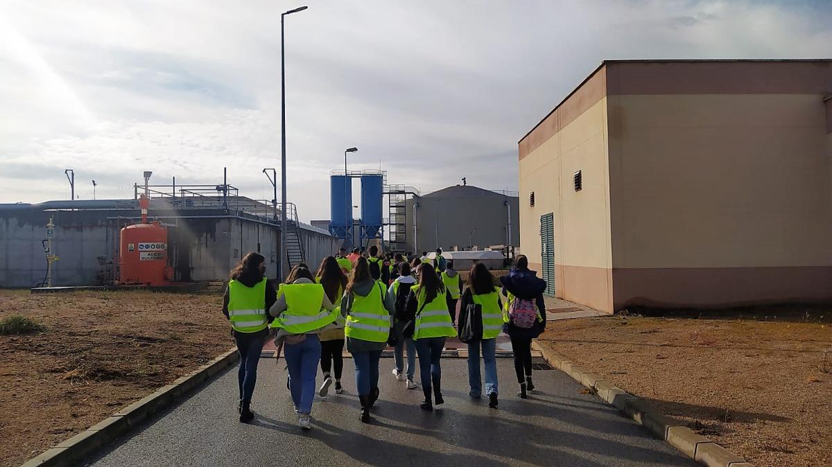Estudiantes visitan la depuradora en el Día Mundial del Agua 