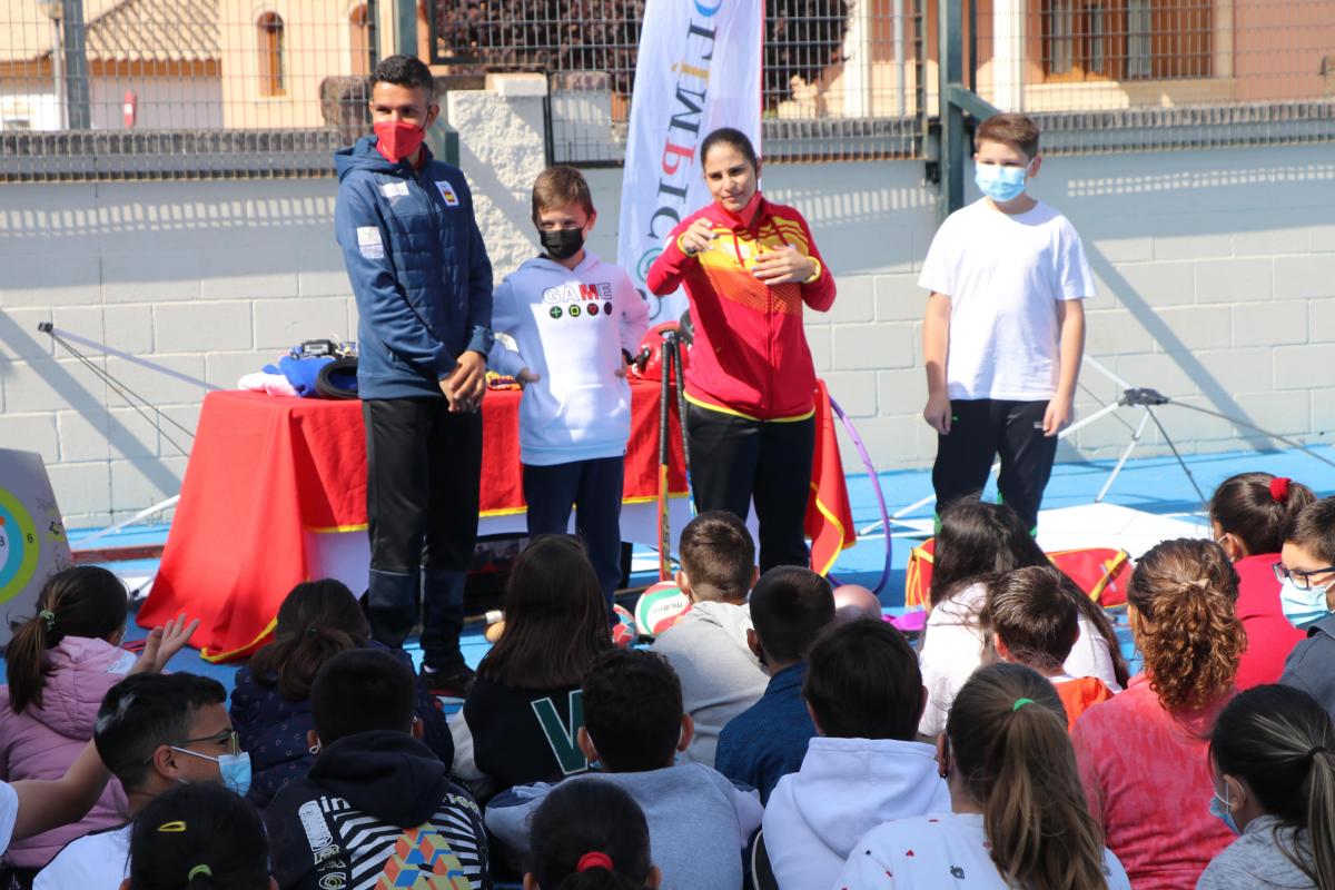 El alcalde destaca los valores del esfuerzo y la igualdad en el programa escolar deportivo 