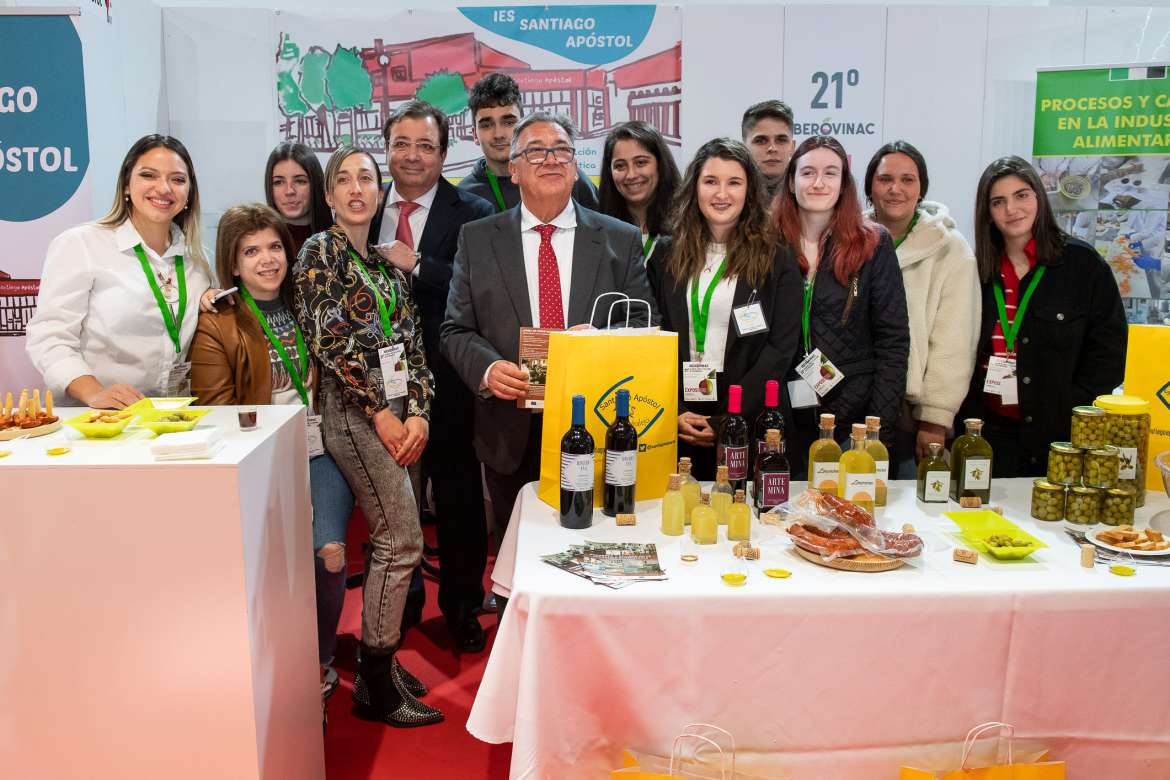 El alcalde y el presidente de la Junta inauguran la XXI edición de Iberovinac