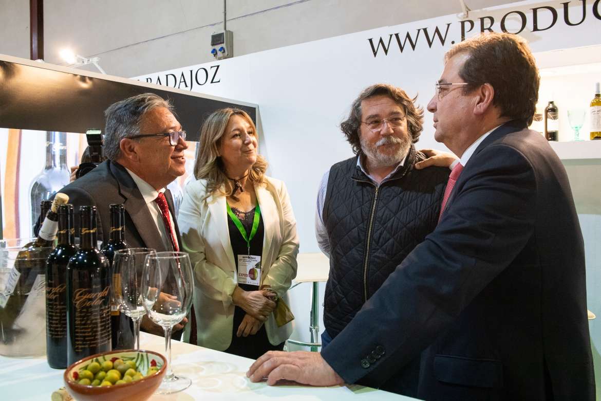 El alcalde y el presidente de la Junta inauguran la XXI edición de Iberovinac