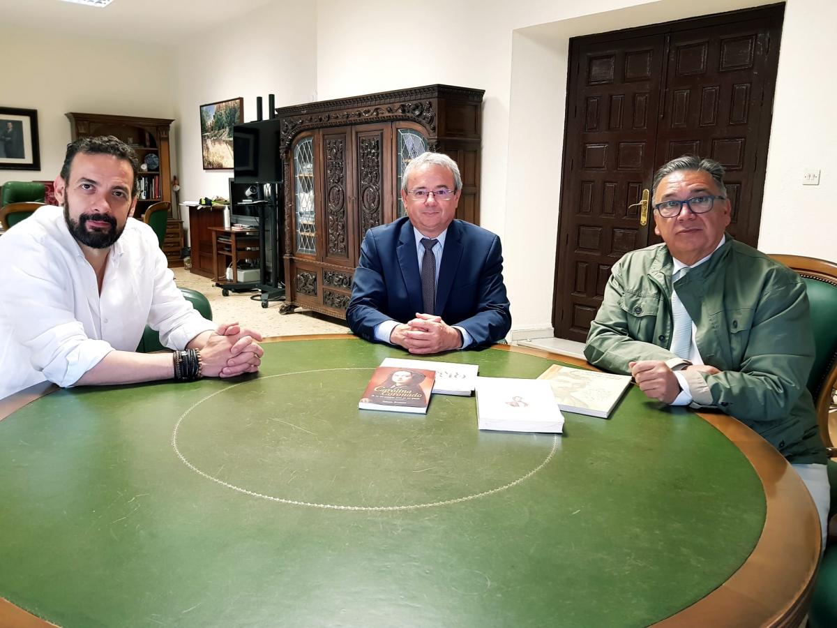 El alcalde recibe al embajador de Eslovenia en España