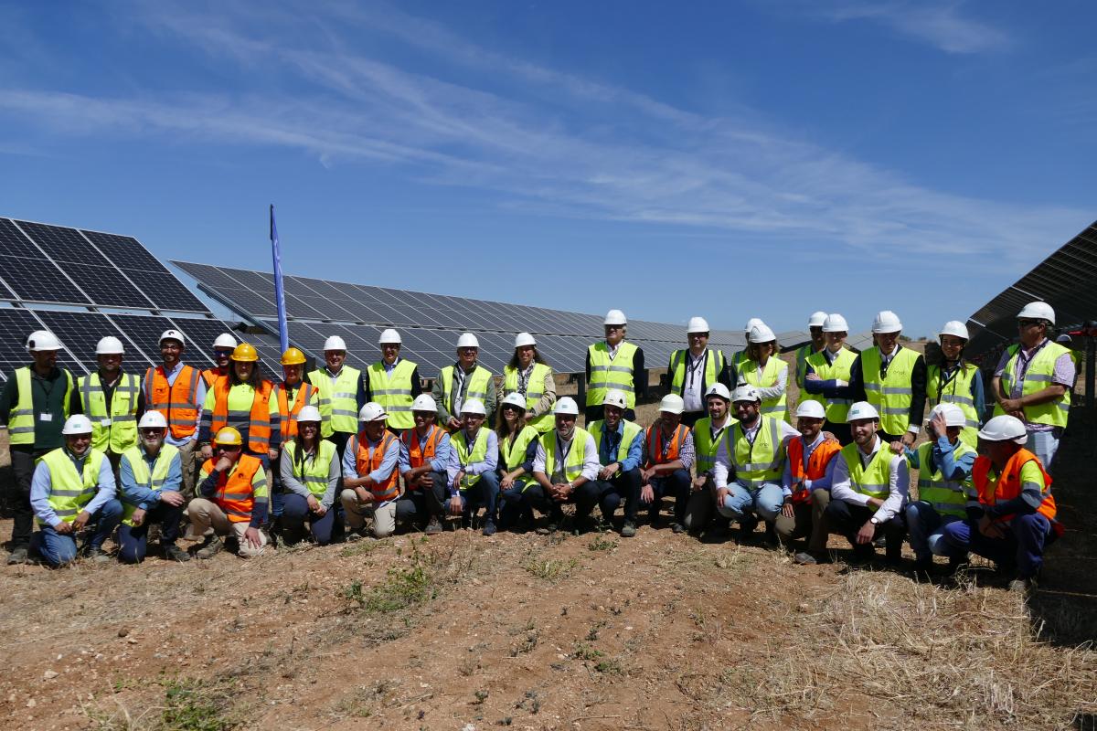 El alcalde asiste a la inauguración de la planta fotovoltaica 