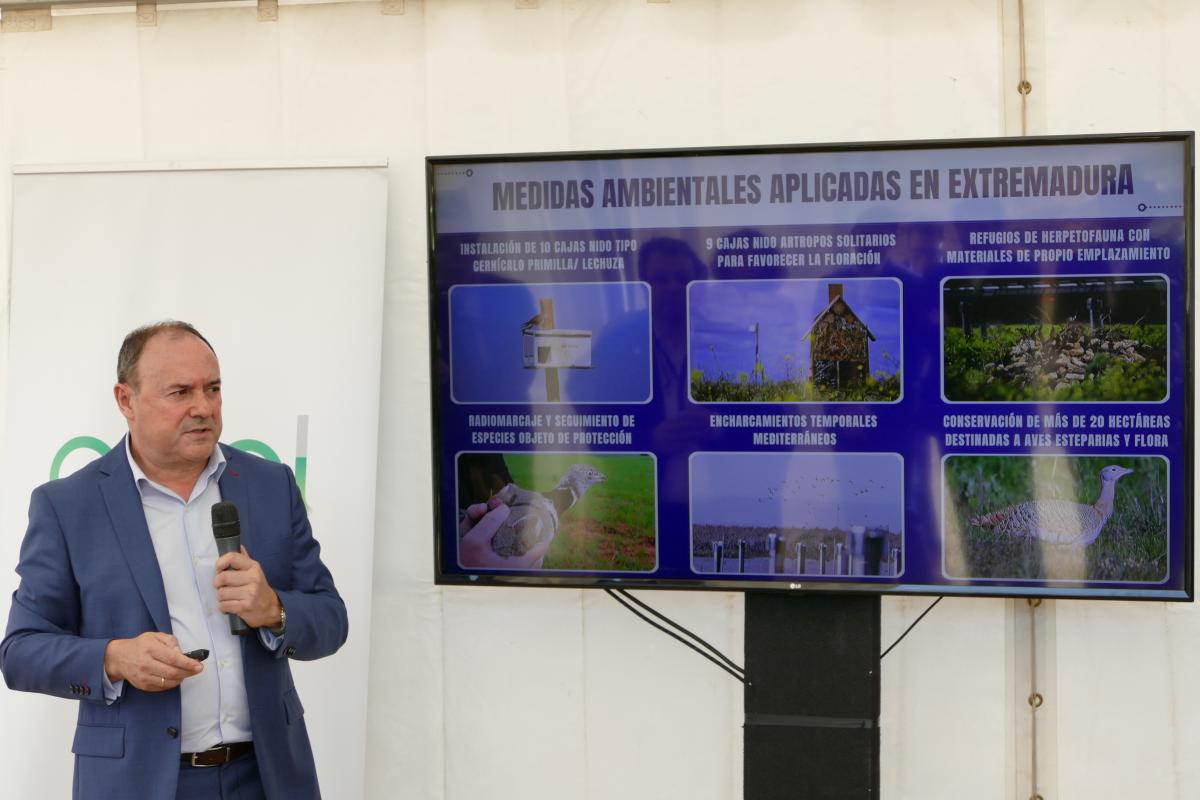 El alcalde asiste a la inauguración de la planta fotovoltaica 