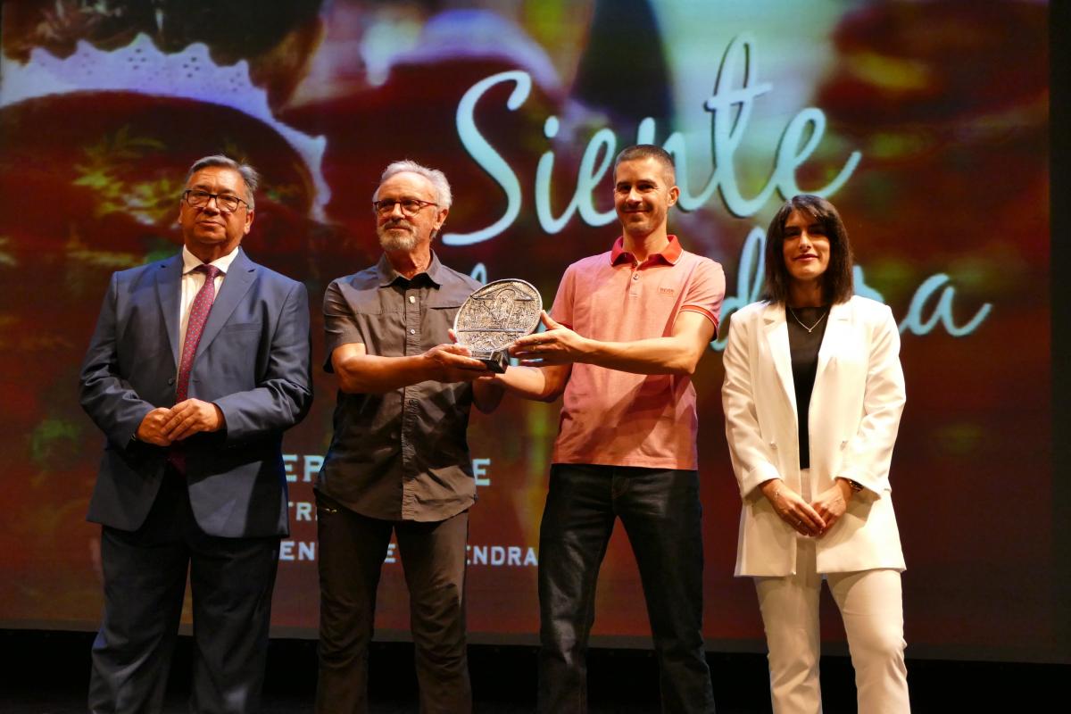 El Ayuntamiento celebra el Día de Extremadura con reconocimientos en el Teatro Carolina Coronado