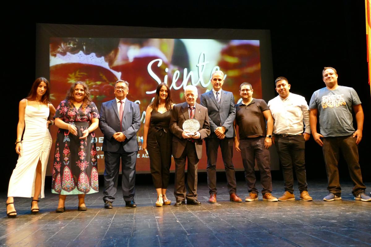 El Ayuntamiento celebra el Día de Extremadura con reconocimientos en el Teatro Carolina Coronado