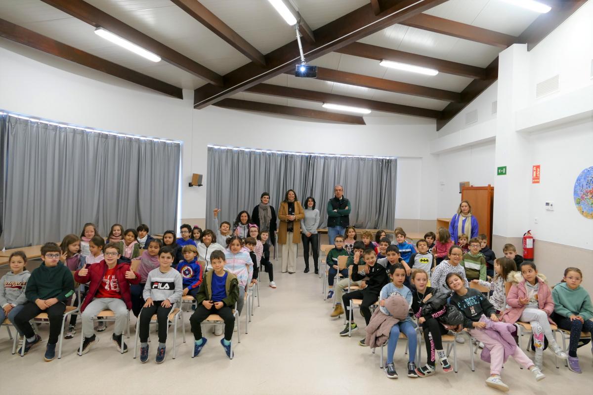 Comercio y Festejos presentan el vídeo de los Reyes Magos en el CEIP Antonio Machado