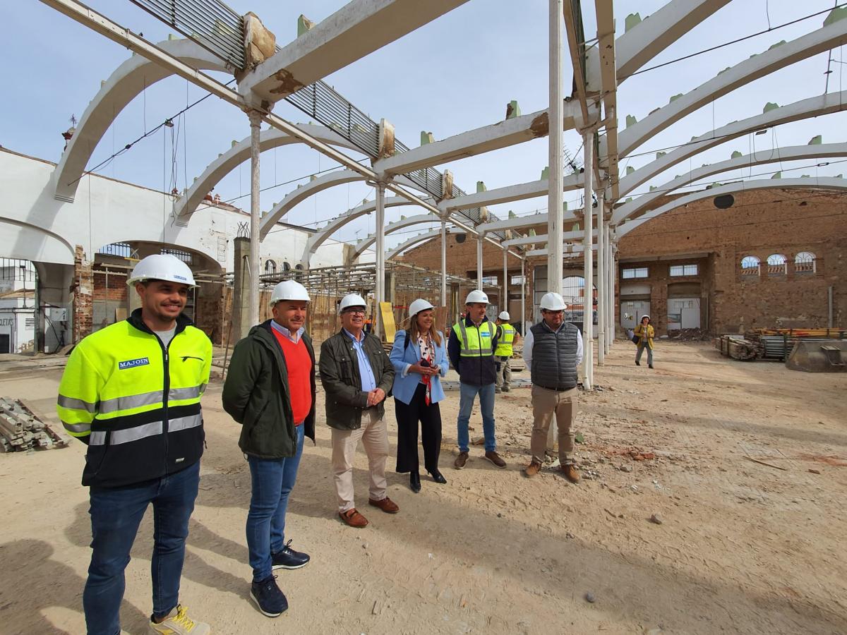 El alcalde visita la obra de la Plaza del Mercado que avanza a buen ritmo