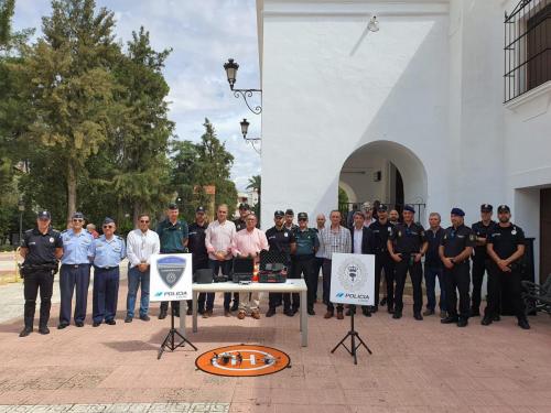 El alcalde asiste a la presentación de la unidad aérea de la Policía Local