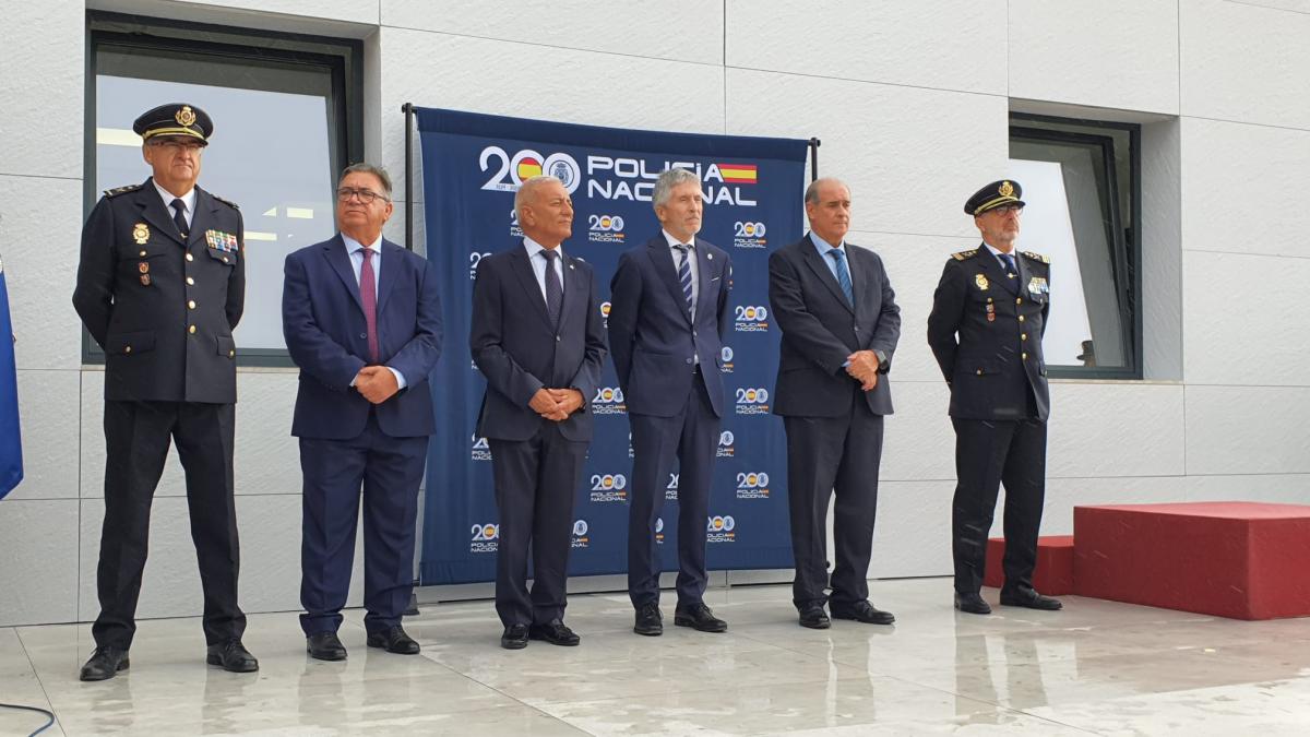 El alcalde acompaña al ministro Grande-Marlaska en la inauguración de la nueva comisaría de la Policía Nacional