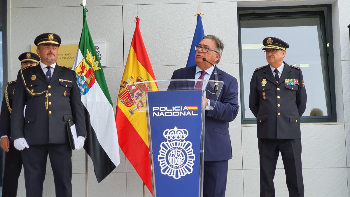 El alcalde acompaña al ministro Grande-Marlaska en la inauguración de la nueva comisaría de la Policía Nacional