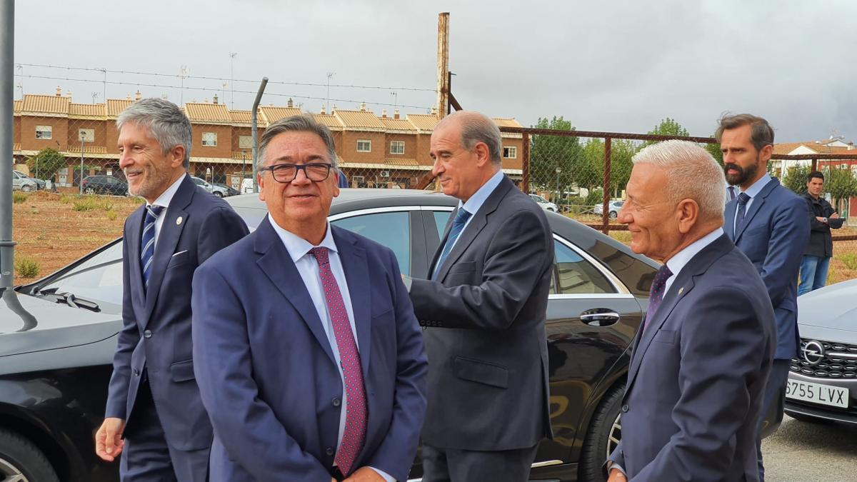 El alcalde acompaña al ministro Grande-Marlaska en la inauguración de la nueva comisaría de la Policía Nacional