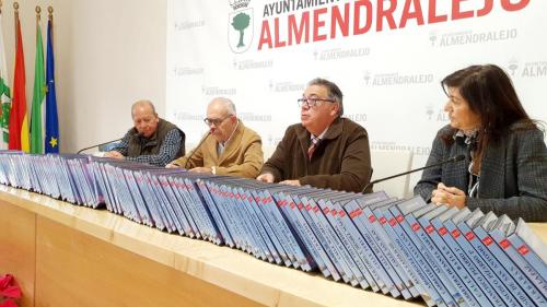 Manolo Rodrigo dona al Ayuntamiento 137 archivos sonoros sobre calles de Almendralejo