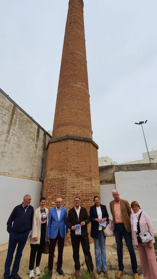 Las asociaciones Amigos de las Chimeneas y MayorAl tiene su sede en el centro cívico de la calle Molineta