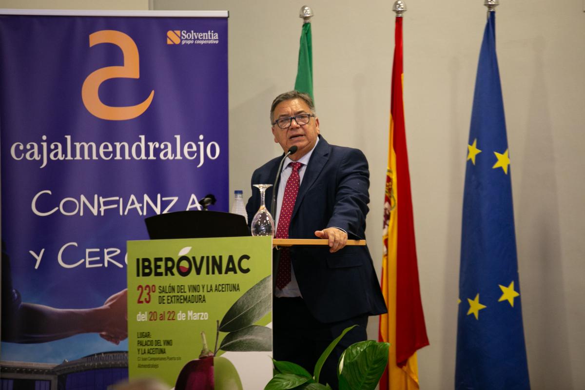 El alcalde reivindica el regadío de Tierra de Barros en la inauguración de Iberovinac 2024